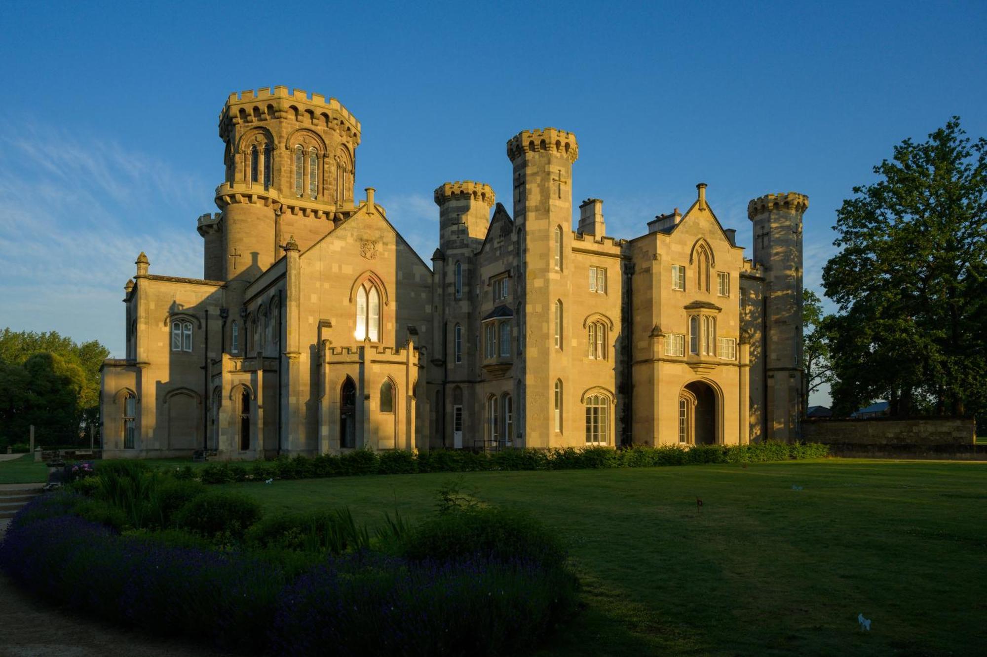 Studley Castle Hotel Exterior foto