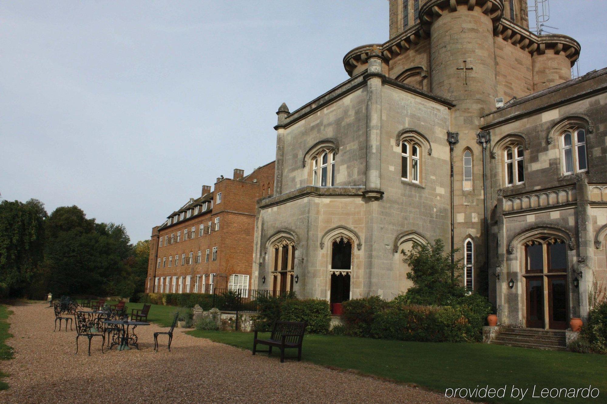 Studley Castle Hotel Exterior foto